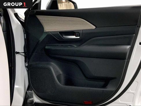 Certified 2024 Toyota Grand Highlander AWD image 23