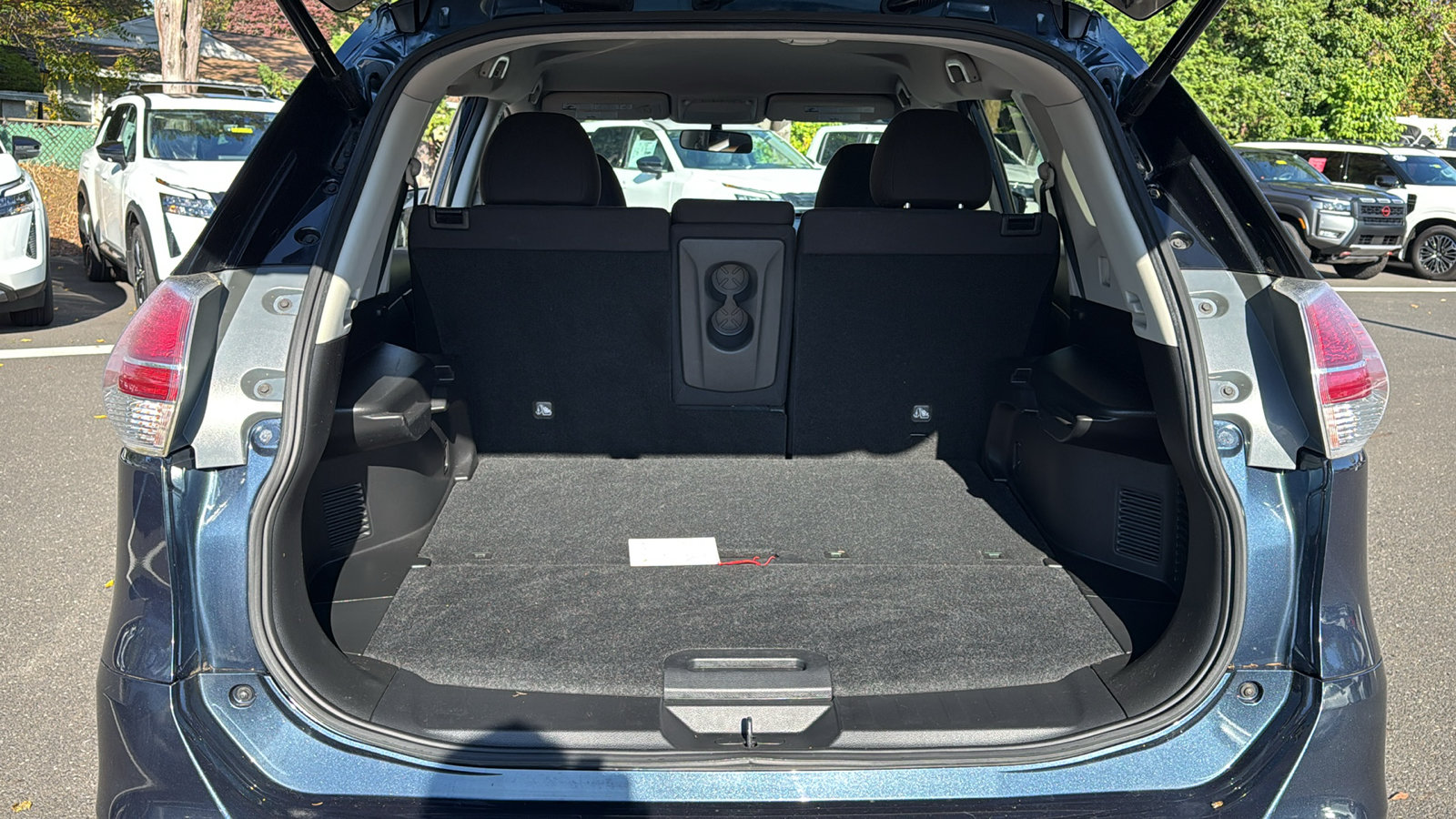 Used 2015 Nissan Rogue SV w/ SV Premium Package AWD/4WD image 24