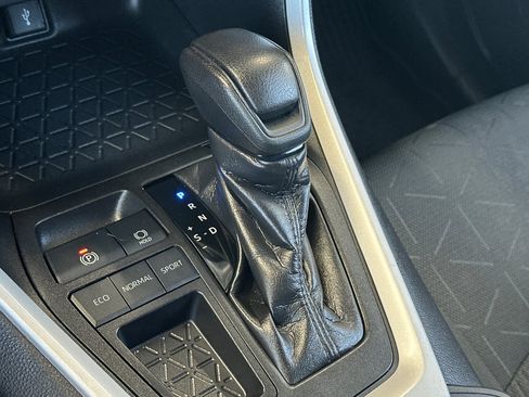 Certified 2021 Toyota RAV4 XLE FWD image 20