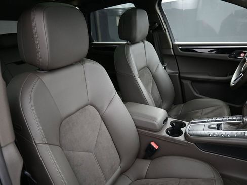 Certified 2021 Porsche Macan image 29