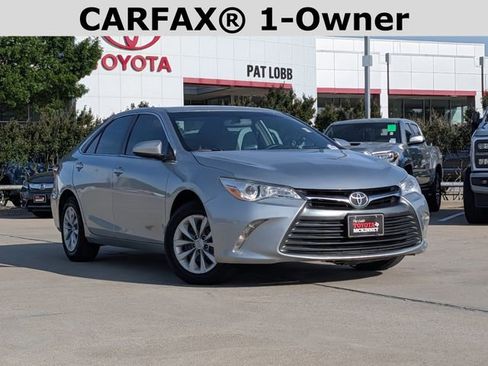 Used 2017 Toyota Camry LE FWD image 2