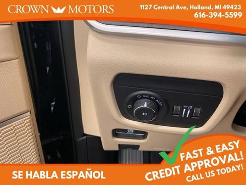 Used 2024 Jeep Grand Cherokee Limited w/ Luxury Tech Group II AWD/4WD image 1