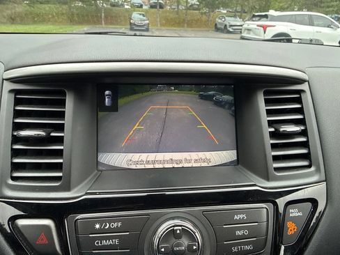 Used 2020 Nissan Pathfinder S AWD/4WD image 6
