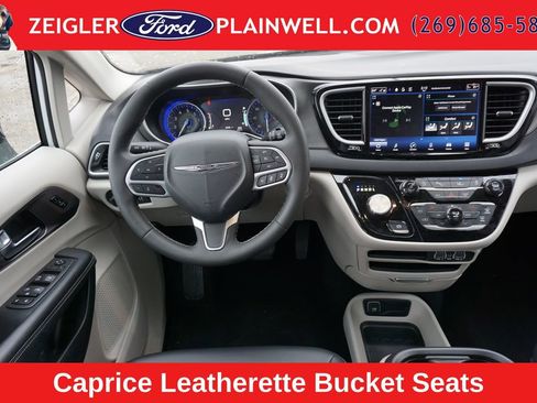 Used 2024 Chrysler Pacifica Touring-L FWD image 16