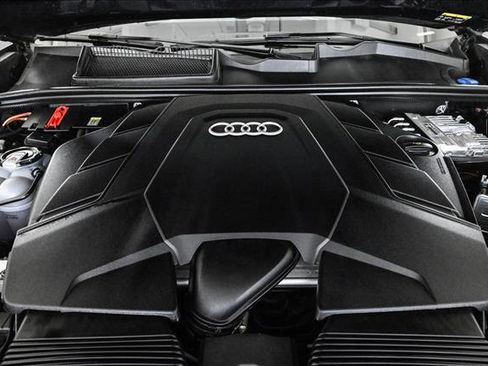 Certified 2025 Audi Q8 Prestige image 24