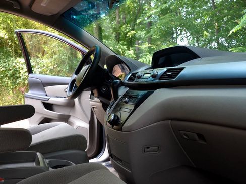 Used 2011 Honda Odyssey EX image 10