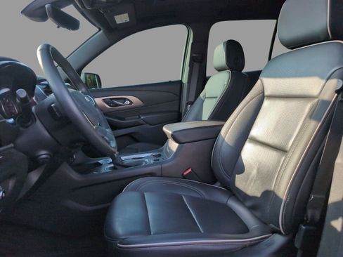 Used 2023 Chevrolet Traverse Premier FWD image 14