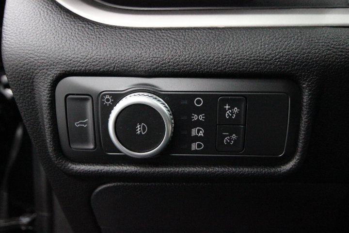 Used 2022 Ford Explorer XLT w/ Equipment Group 202A AWD/4WD image 16