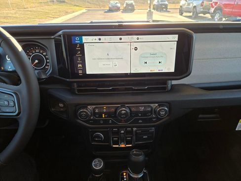 New 2026 Jeep Gladiator Sport AWD/4WD image 19