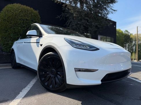 Used 2021 Tesla Model Y Long Range image 8