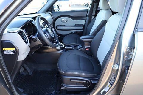 Used 2015 Kia Soul + FWD image 8