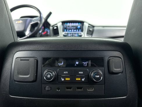 Used 2018 Chevrolet Suburban LT image 27