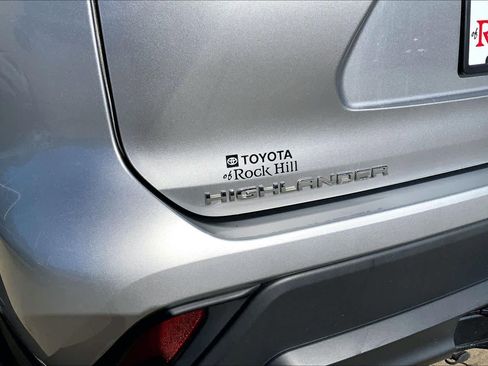 Used 2023 Toyota Highlander LE image 32