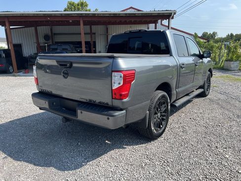Used 2018 Nissan Titan SV w/ SV Convenience Package AWD/4WD image 6