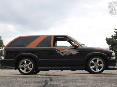 Used 2001 Chevrolet Blazer Xtreme w/ Preferred Equipment Group RWD image 29