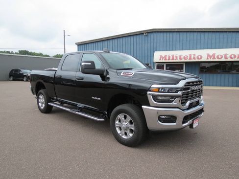 Used 2026 RAM 2500 Big Horn AWD/4WD image 2