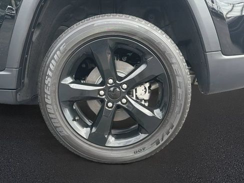 Used 2024 Jeep Grand Cherokee Altitude AWD/4WD image 31