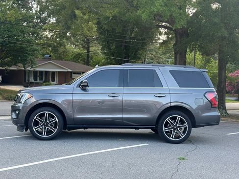 Used 2019 Ford Expedition Limited w/ Equipment Group 303A RWD image 3
