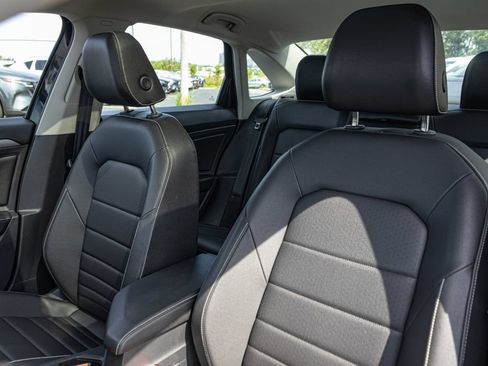 Used 2024 Volkswagen Jetta SE FWD image 12