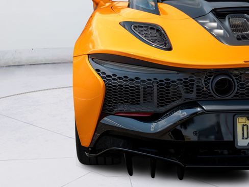 Used 2025 McLaren Artura Spider RWD image 27