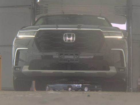 Used 2025 Honda Pilot Elite image 3