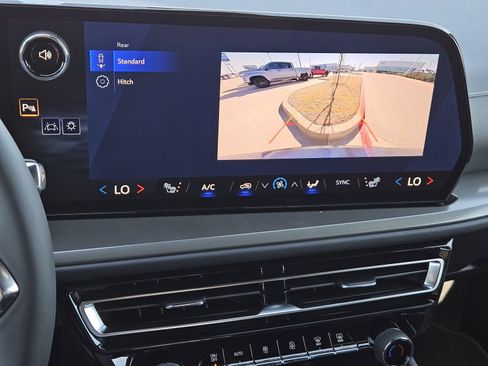 New 2026 Chevrolet Traverse LT w/ Sun and Wheel Package FWD image 19