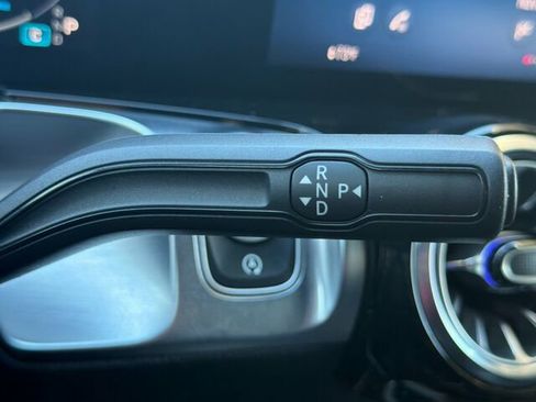 Used 2025 Mercedes-Benz GLB 250 image 27