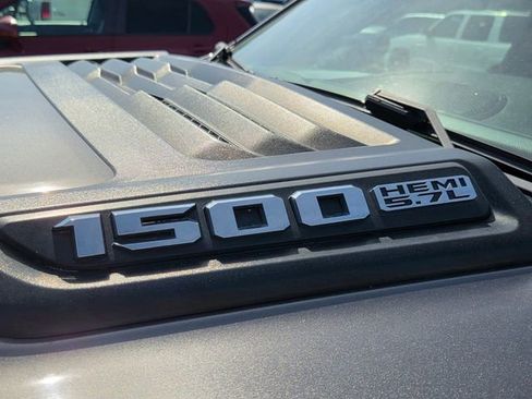 Used 2019 RAM 1500 Laramie w/ Sport Appearance Package AWD/4WD image 8