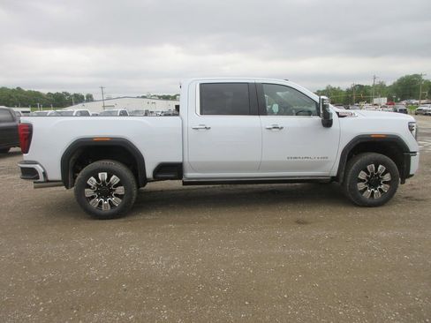 New 2026 GMC Sierra 3500 Denali w/ Denali Reserve Package AWD/4WD image 3