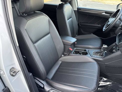 Used 2024 Volkswagen Tiguan SE image 20