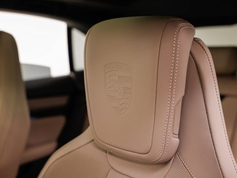 New 2025 Porsche Macan Turbo Electric image 33