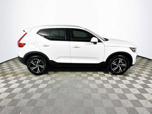 Used 2023 Volvo XC40 B4 Core w/ Convenience Package image 8
