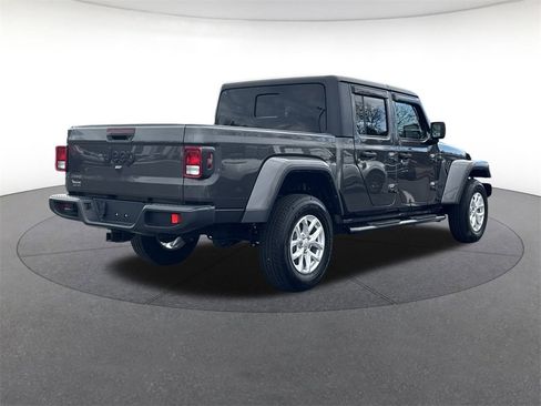 Used 2023 Jeep Gladiator Sport image 5