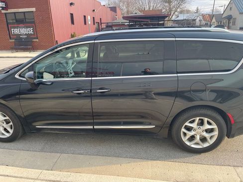 Used 2018 Chrysler Pacifica Touring-L Plus w/ Advanced Safetytec Group image 6