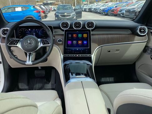Used 2025 Mercedes-Benz GLC 350e 4MATIC image 29