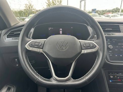 Used 2022 Volkswagen Tiguan SE AWD/4WD image 18