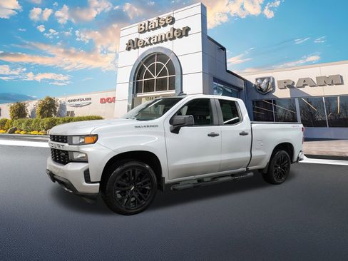 Used 2019 Chevrolet Silverado 1500 Custom w/ Custom Value Package image 10