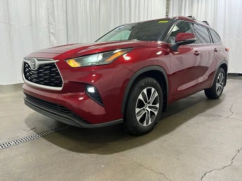 Used 2022 Toyota Highlander XLE AWD/4WD image 27