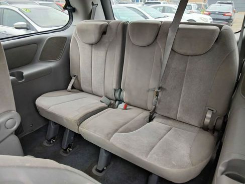 Used 2011 Kia Sedona LX image 10