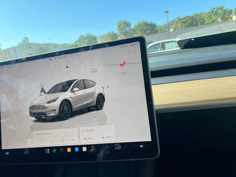 Used 2023 Tesla Model Y Performance AWD/4WD image 12