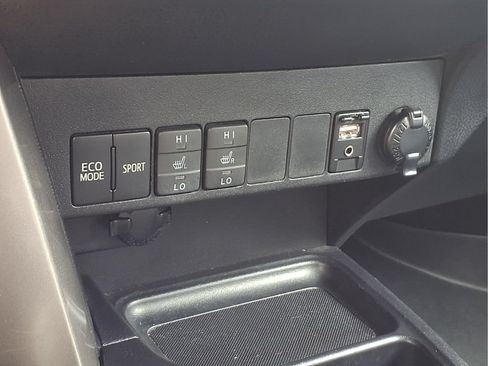 Used 2015 Toyota RAV4 Limited w/ Technology Package AWD/4WD image 9