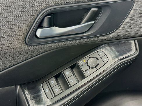 Used 2023 Nissan Rogue SV AWD/4WD image 15