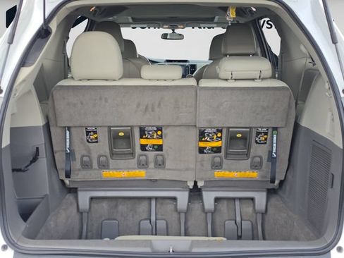 Used 2011 Toyota Sienna XLE w/ XLE Navigation Pkg FWD image 20