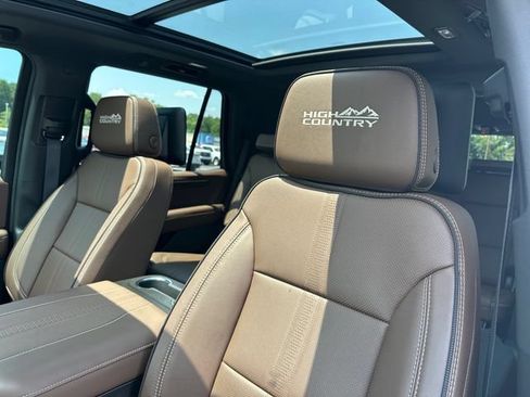 Used 2025 Chevrolet Tahoe High Country AWD/4WD image 25