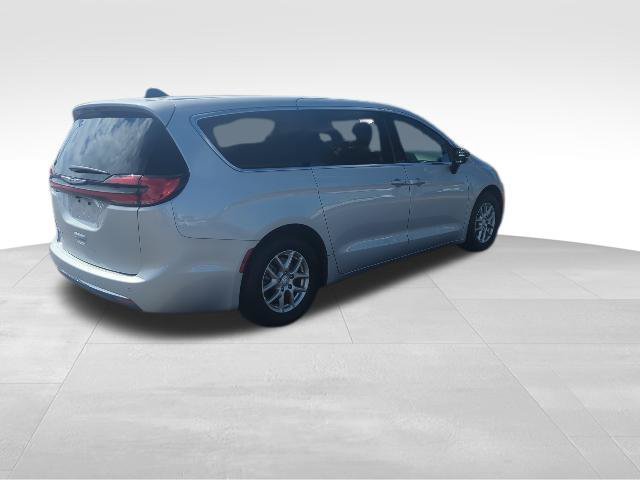 Used 2026 Chrysler Pacifica Select FWD image 5