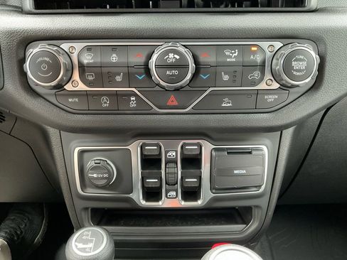 New 2025 Jeep Gladiator Sport image 18