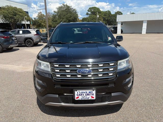 Used 2017 Ford Explorer XLT w/ Equipment Group 202A AWD/4WD image 3