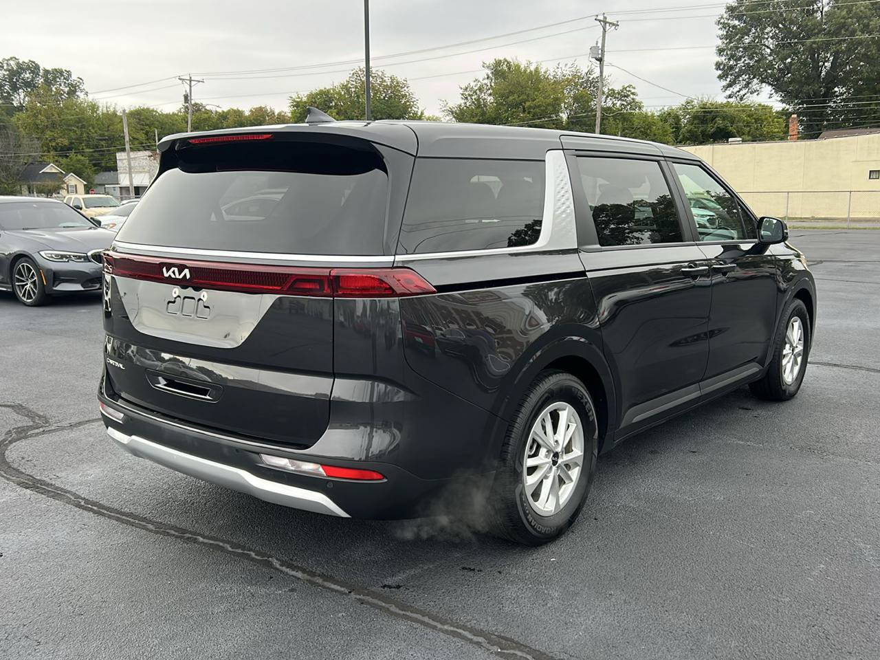Used 2024 Kia Carnival LX FWD image 5
