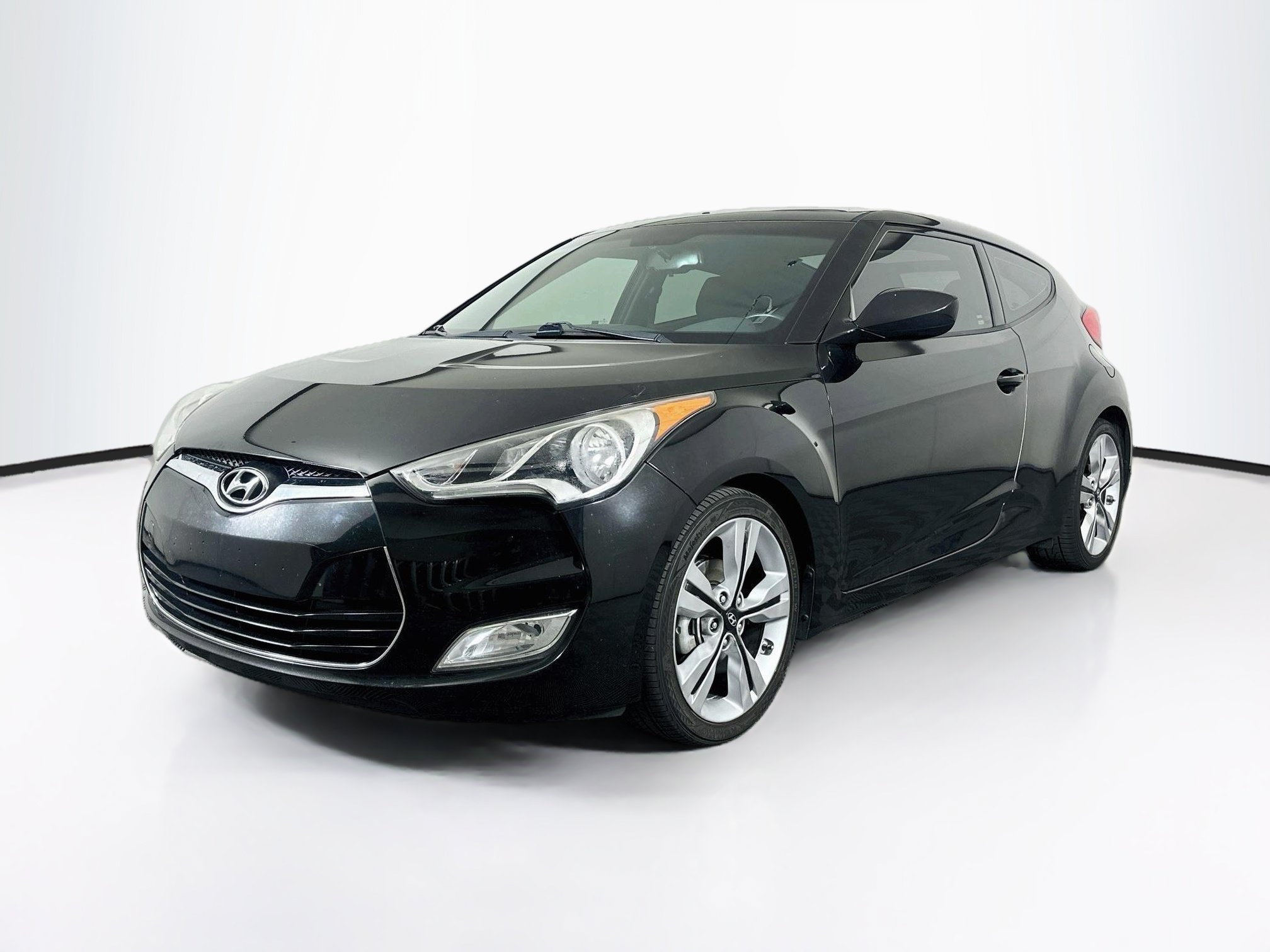 Used 2017 Hyundai Veloster Value Edition FWD image 3