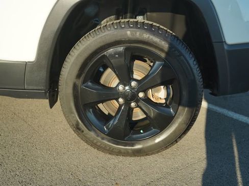 Used 2021 Jeep Cherokee Latitude Plus image 39